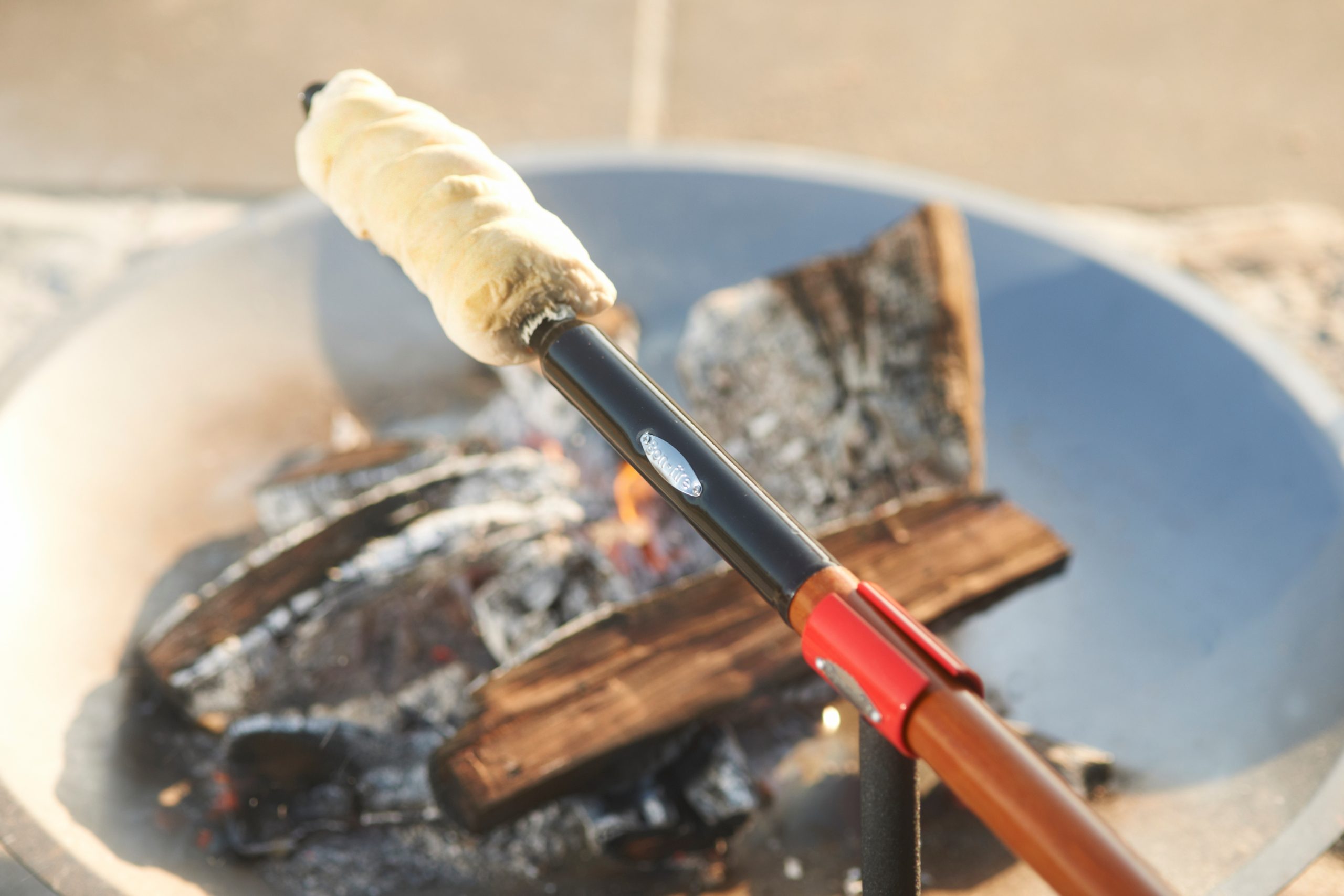 Bon-fire Snobrødspind og spydholder over Bålfad i stål.